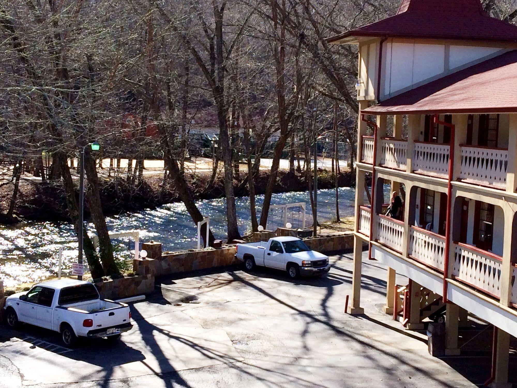 Riverbend Motel & Cabins 헬렌 외부 사진